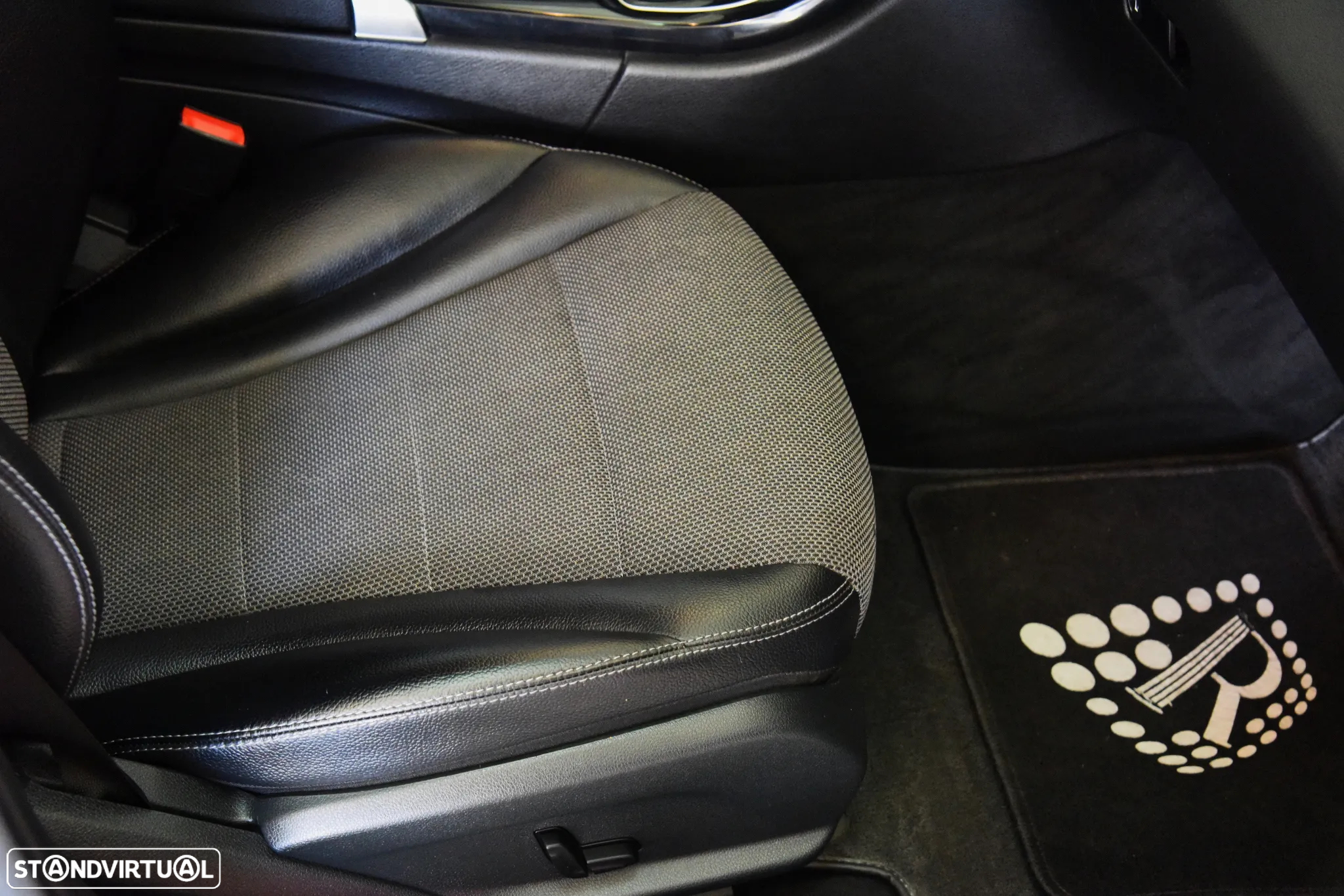 Mercedes-Benz C 300 BlueTEC Hybrid AMG Line - 29