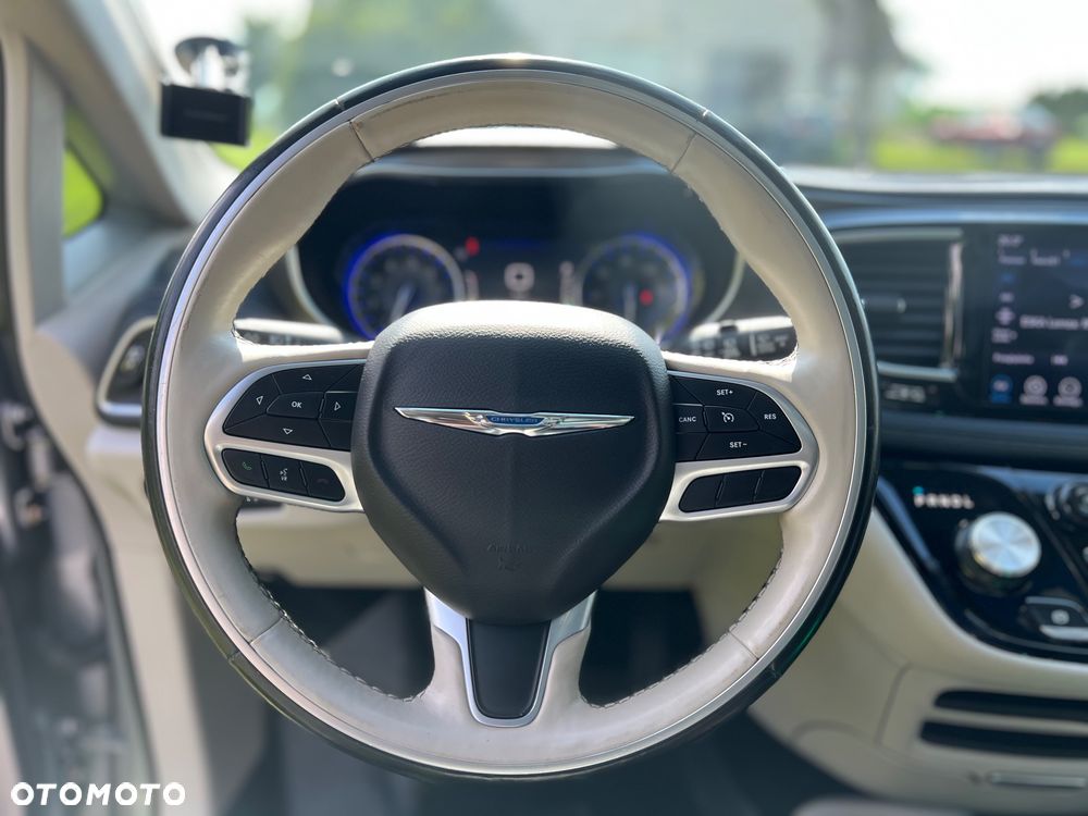Chrysler Pacifica - 12