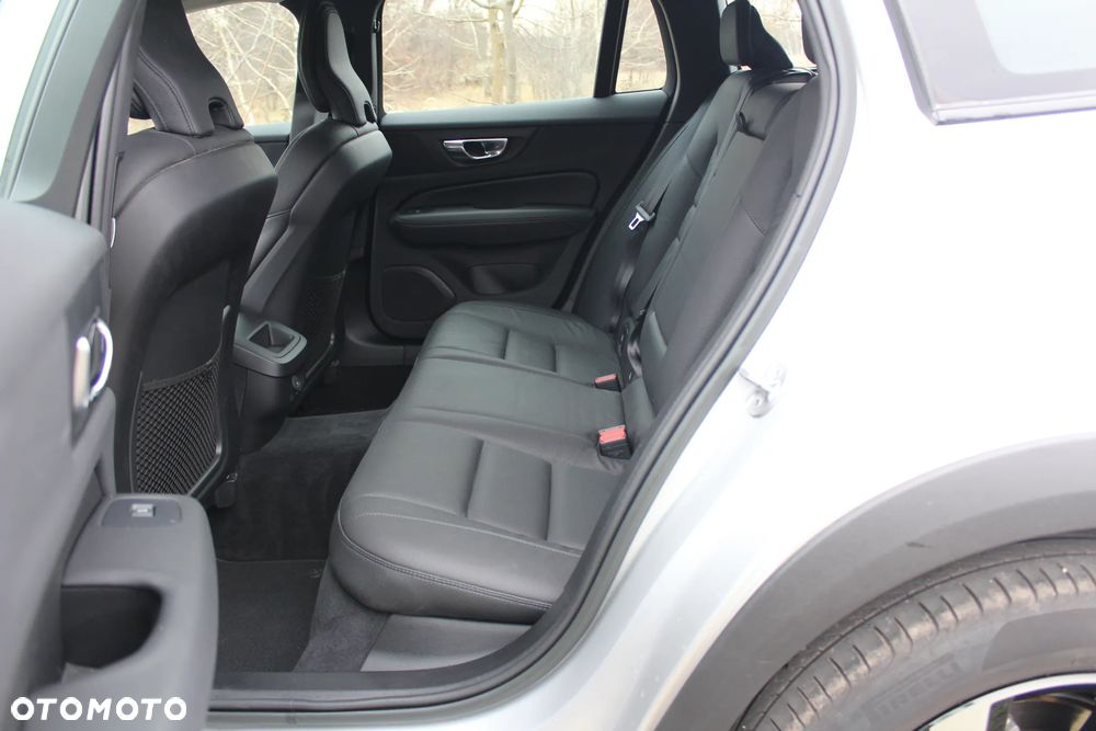 Volvo V60 Cross Country B4 D AWD Geartronic - 22