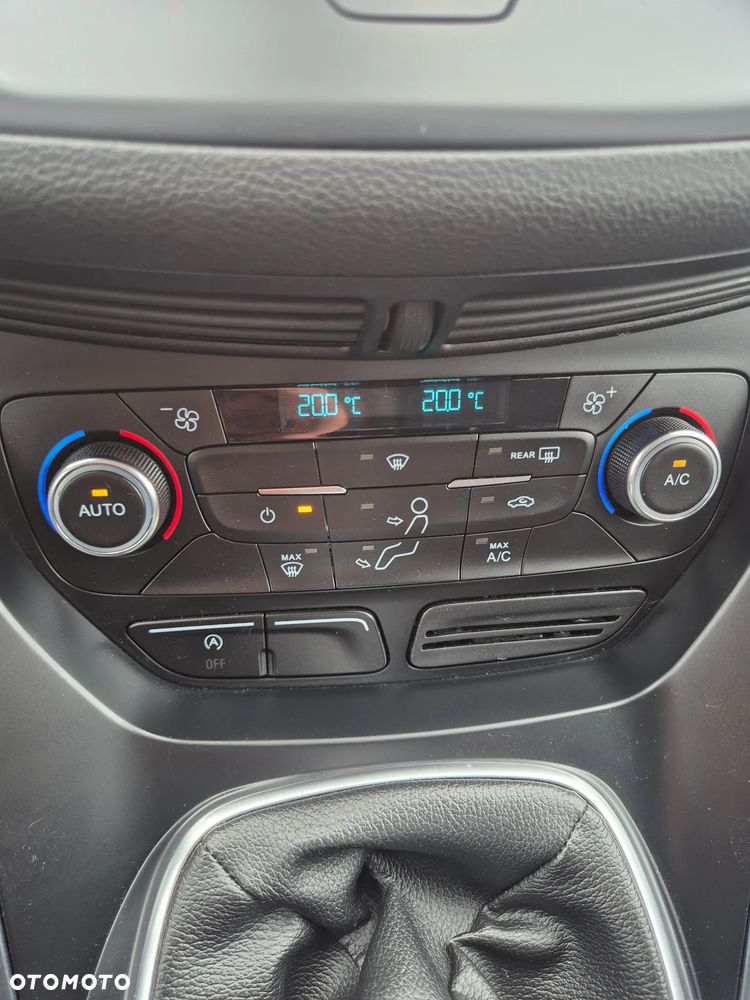 Ford Kuga 1.5 EcoBoost 2x4 Titanium - 20