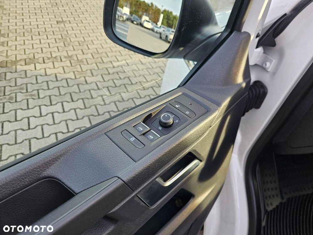Volkswagen Multivan - 11