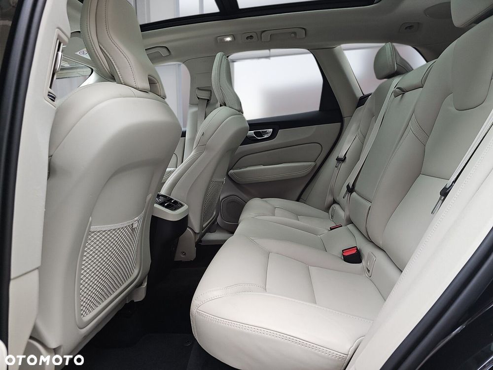 Volvo XC 60 B5 B AWD Inscription - 22