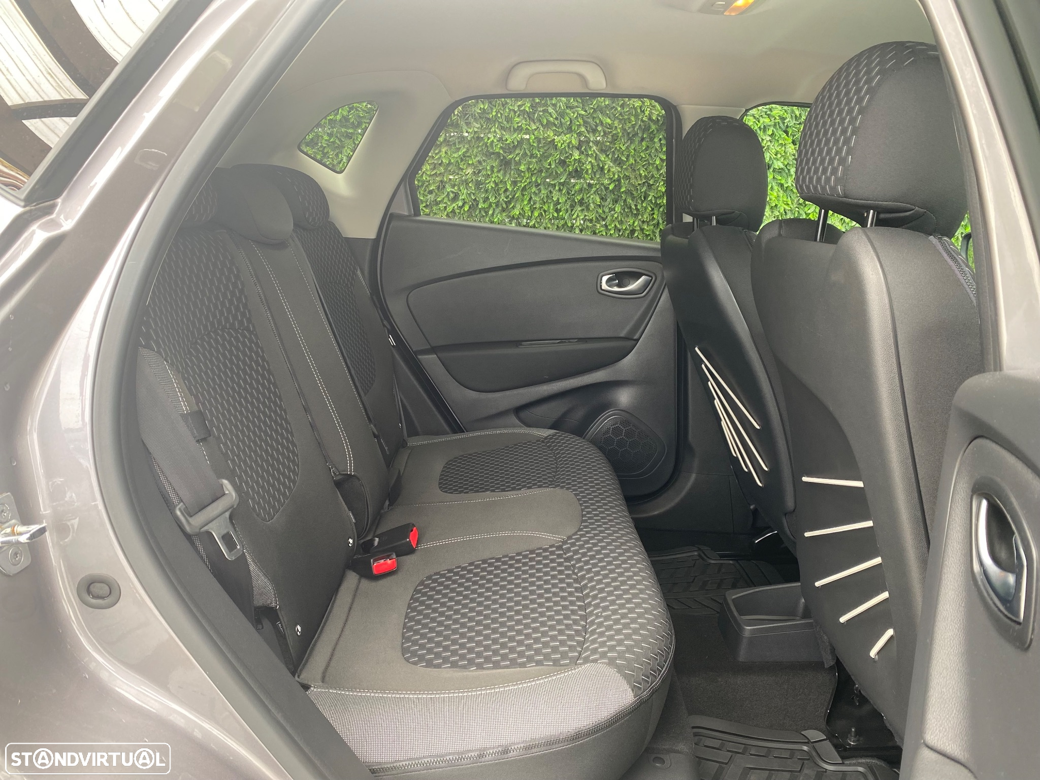 Renault Captur 1.0 TCe Exclusive - 37