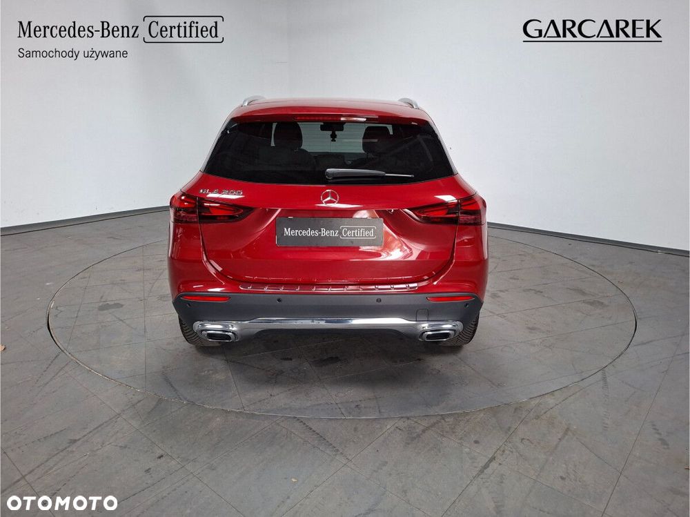 Mercedes-Benz GLA - 8