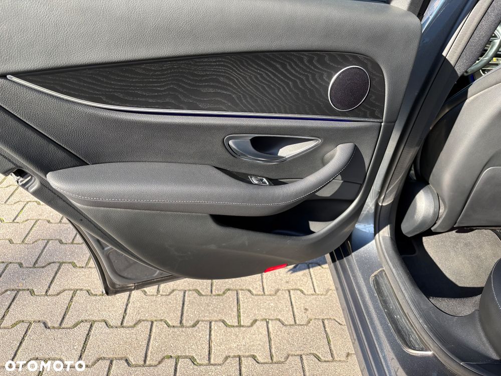 Mercedes-Benz Klasa E - 17