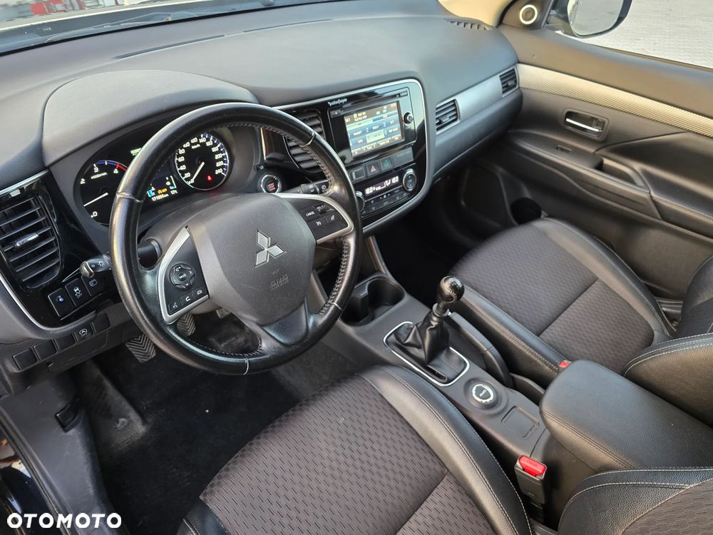 Mitsubishi Outlander 2.2 DID Intense + 4WD - 7