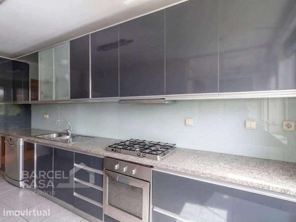 Apartamento T2 com Garagem Fechada para Arrendar em Arcozelo - Barc... - Grande imagem: 2/18