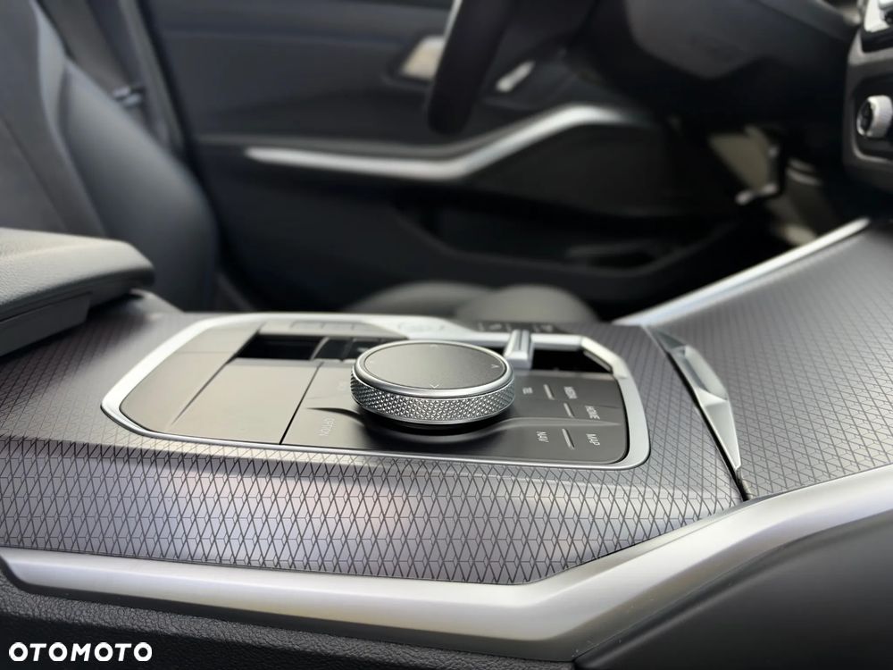 BMW Seria 3 320d xDrive M Sport - 25