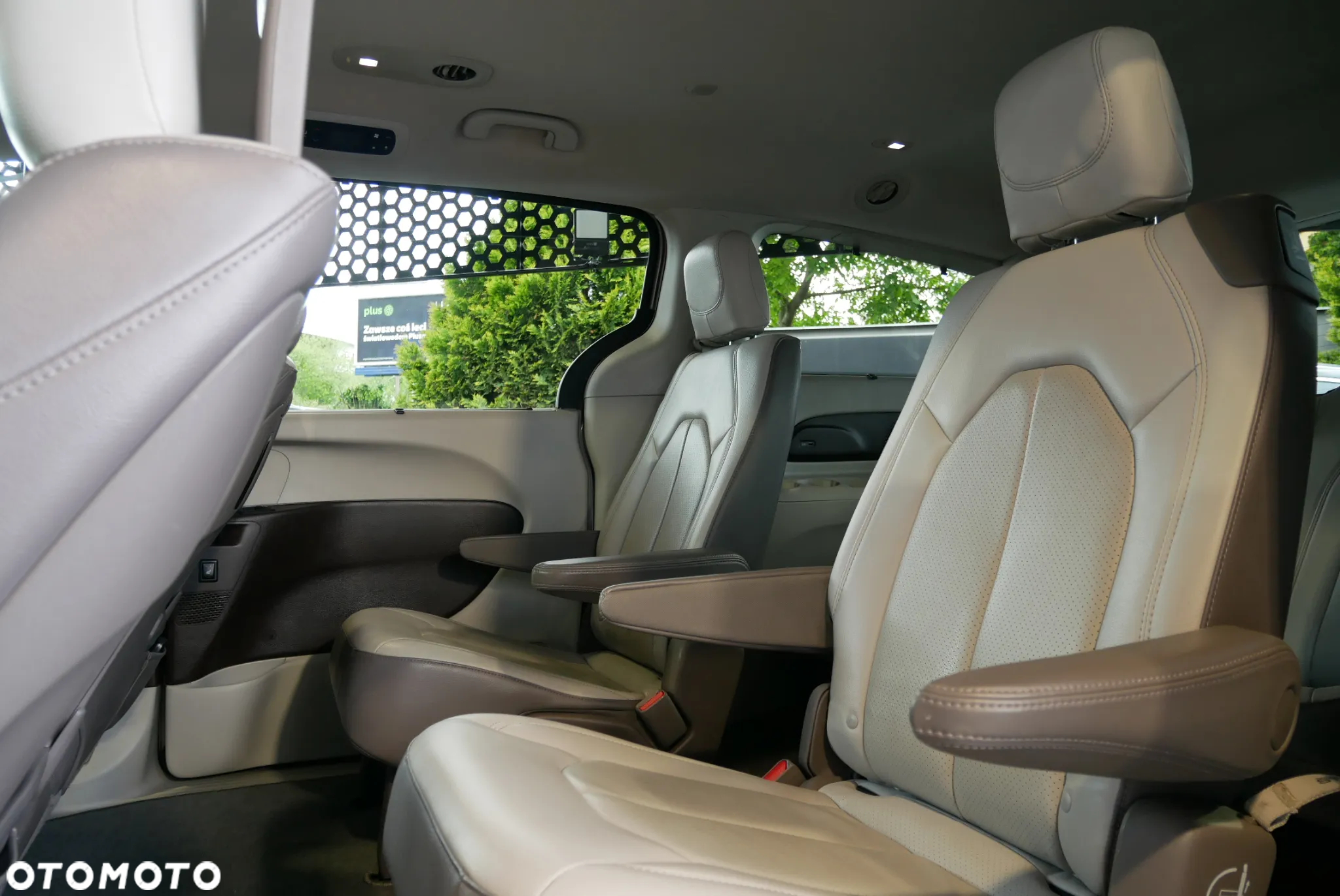 Chrysler Pacifica - 12