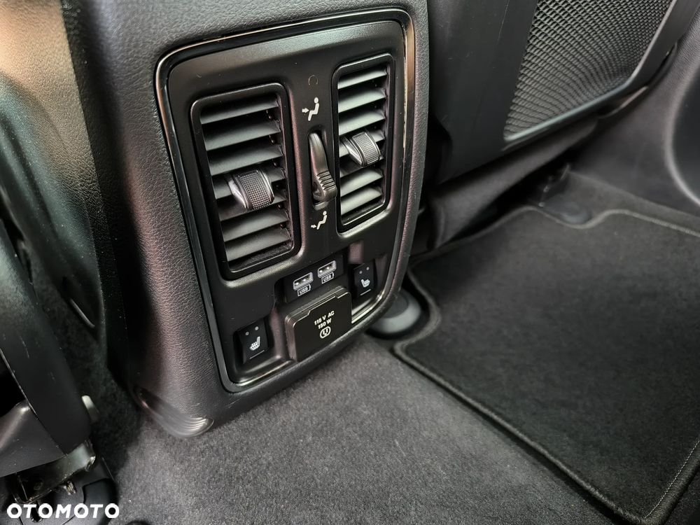 Jeep Grand Cherokee - 24