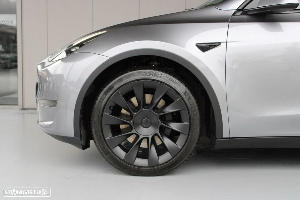 Tesla Model Y Long Range Dual Motor AWD - 16