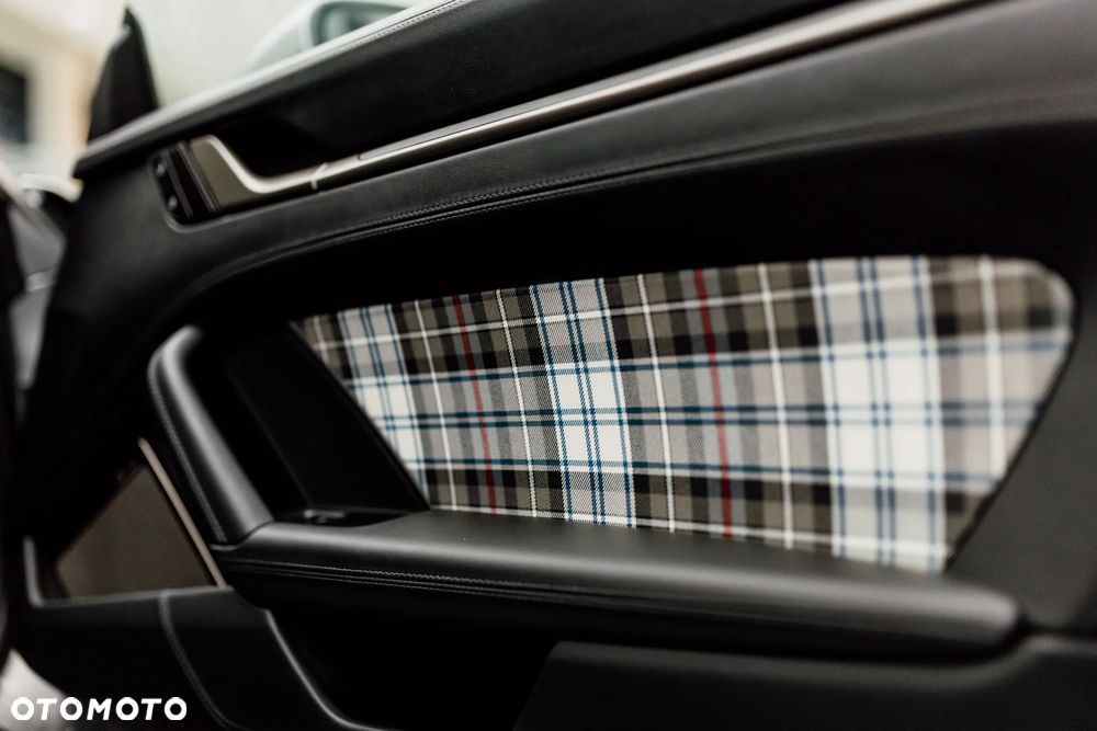 Porsche 911 Turbo 50 Years - 33