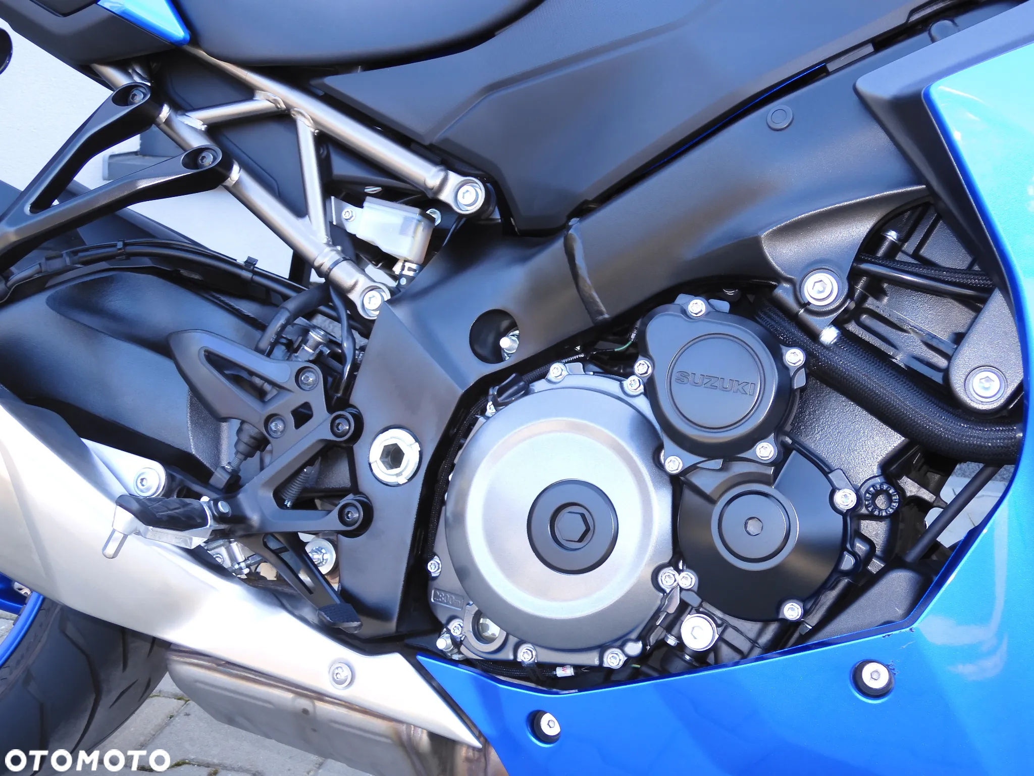 Suzuki GSX 1000 - 18