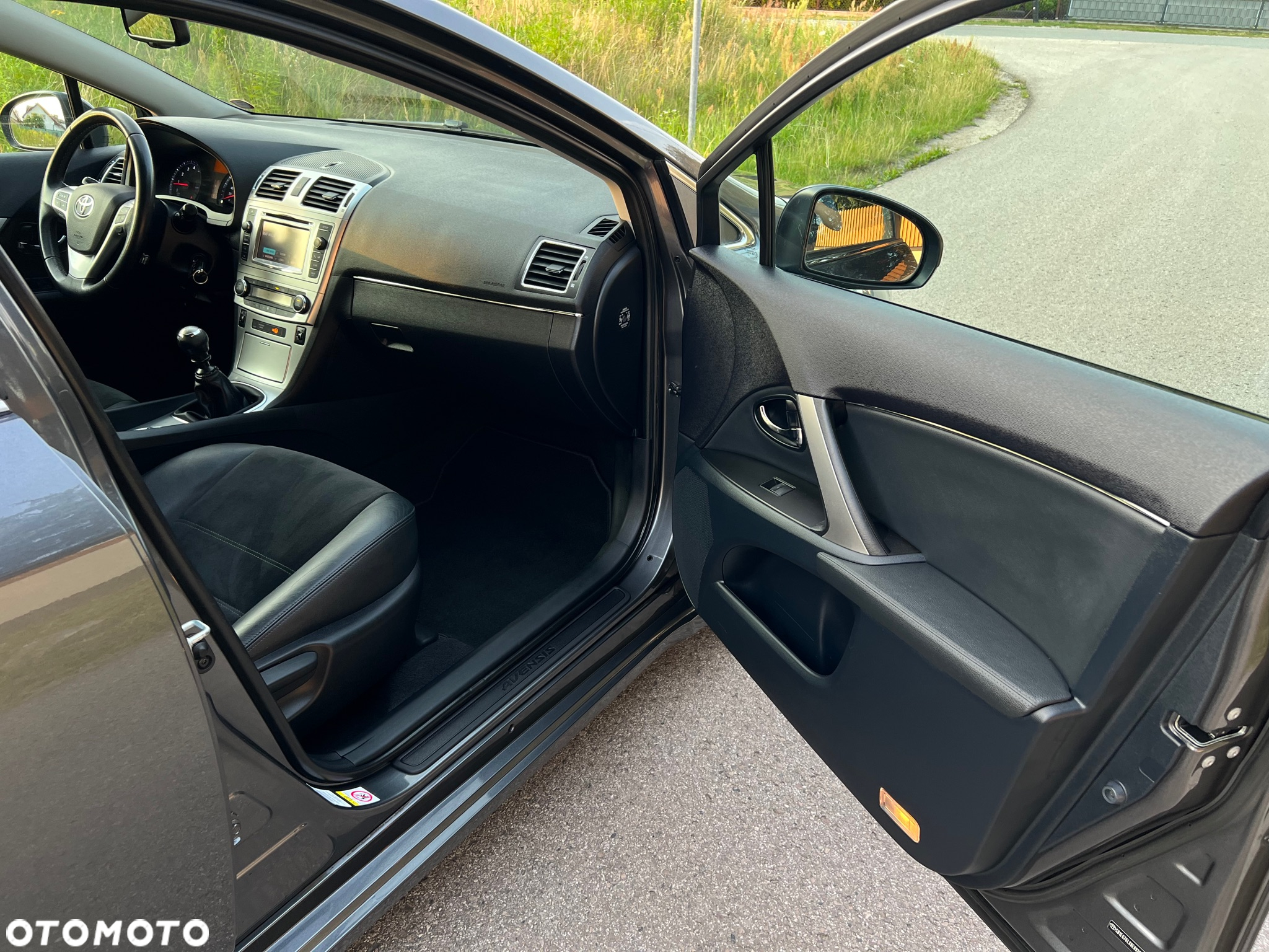 Toyota Avensis 1.8 Premium - 24