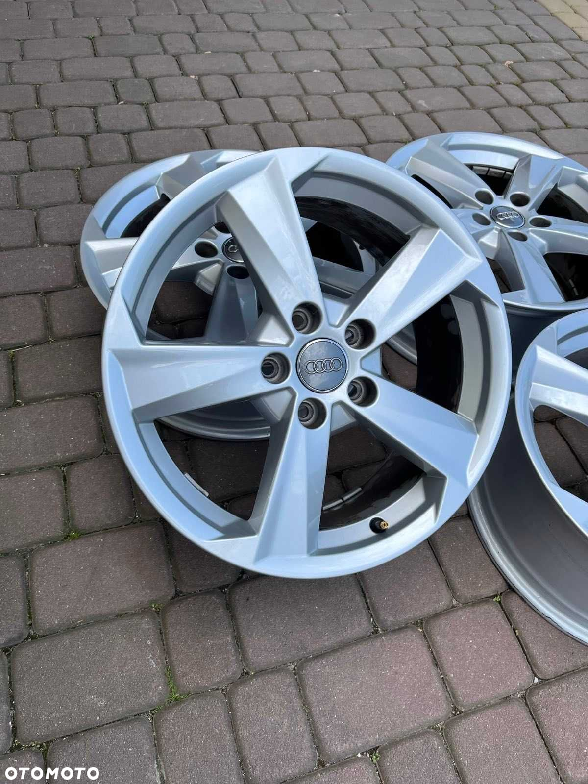Oryginalne alufelgi Audi 5x112 17 cali A4 A5 A6 Q2 - 2