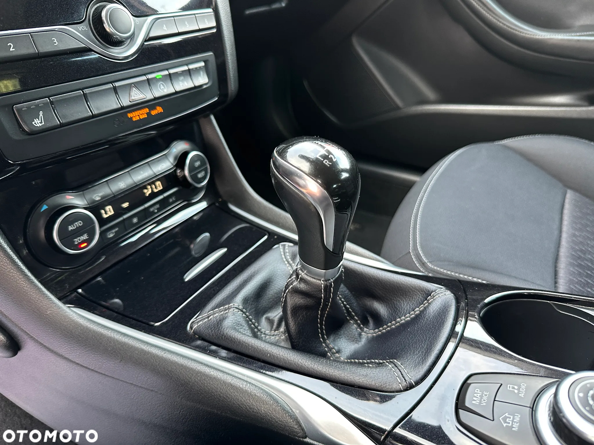 Infiniti Q30 1.5d Premium Tech Cafe Teak - 21