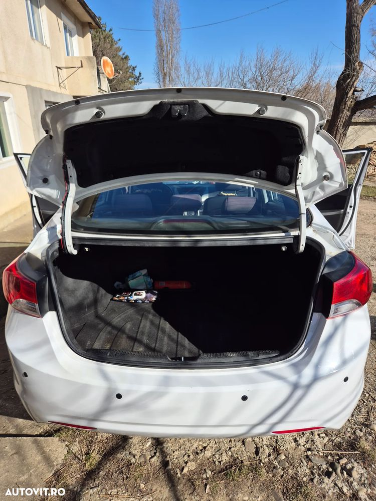 Hyundai Elantra 1.6 MPi Highway Heat+ - 9