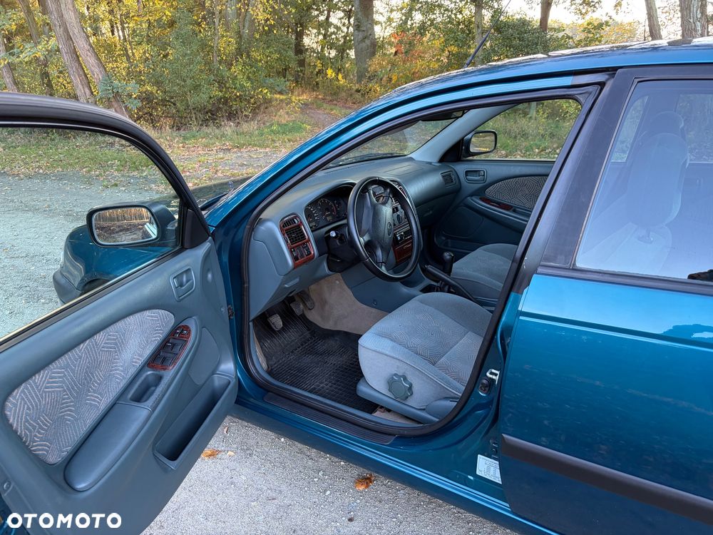 Toyota Avensis 2.0 Sol - 10