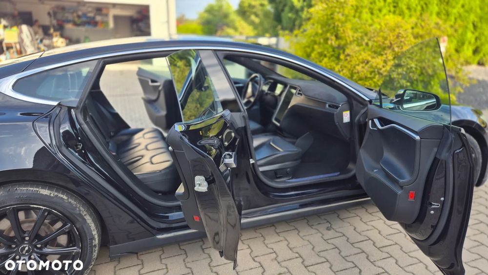 Tesla Model S 85 D - 18