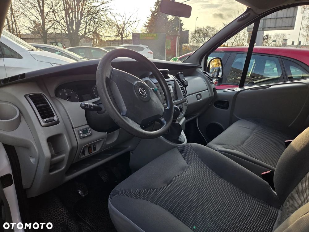 Opel Vivaro - 11