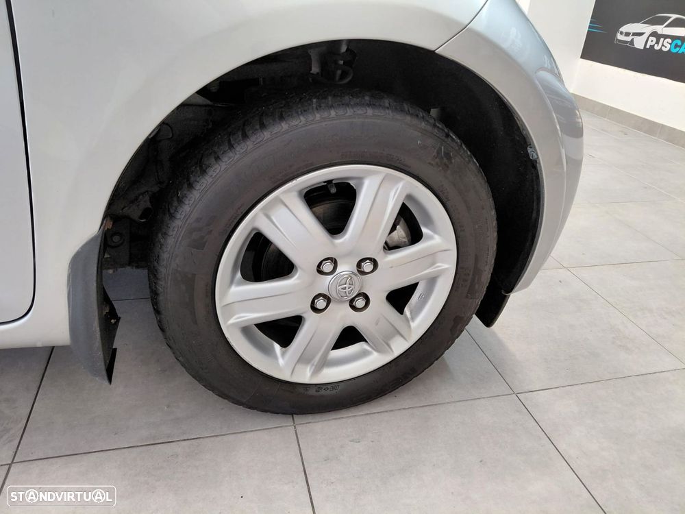 Toyota iQ 1.0 VVT-i - 25