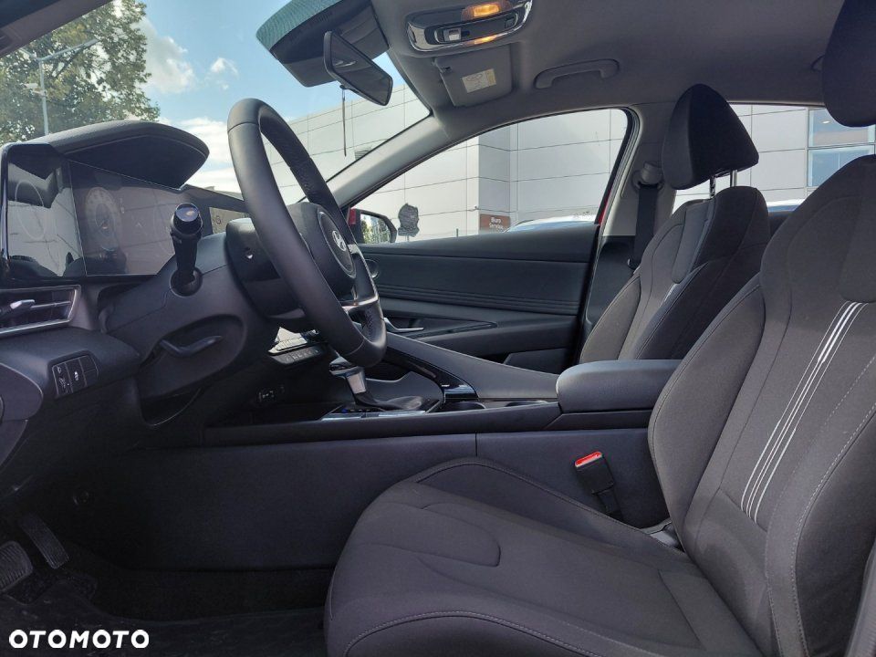 Hyundai Elantra - 30