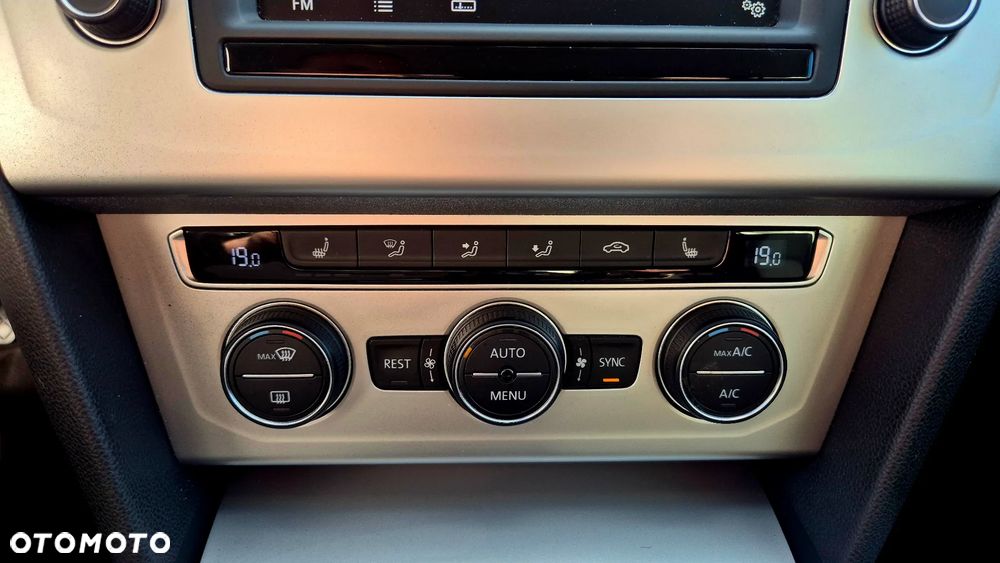 Volkswagen Passat 2.0 TDI (BlueMotion Technology) Comfortline - 24