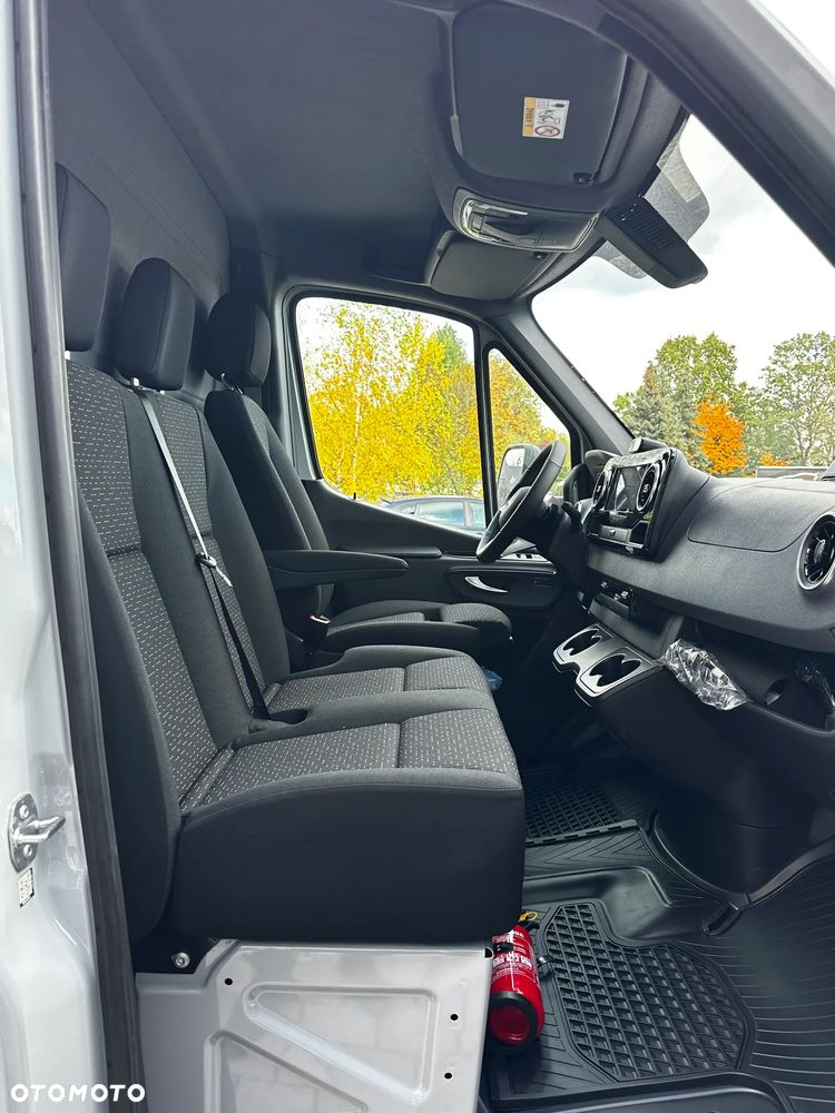 Mercedes-Benz Sprinter - 28