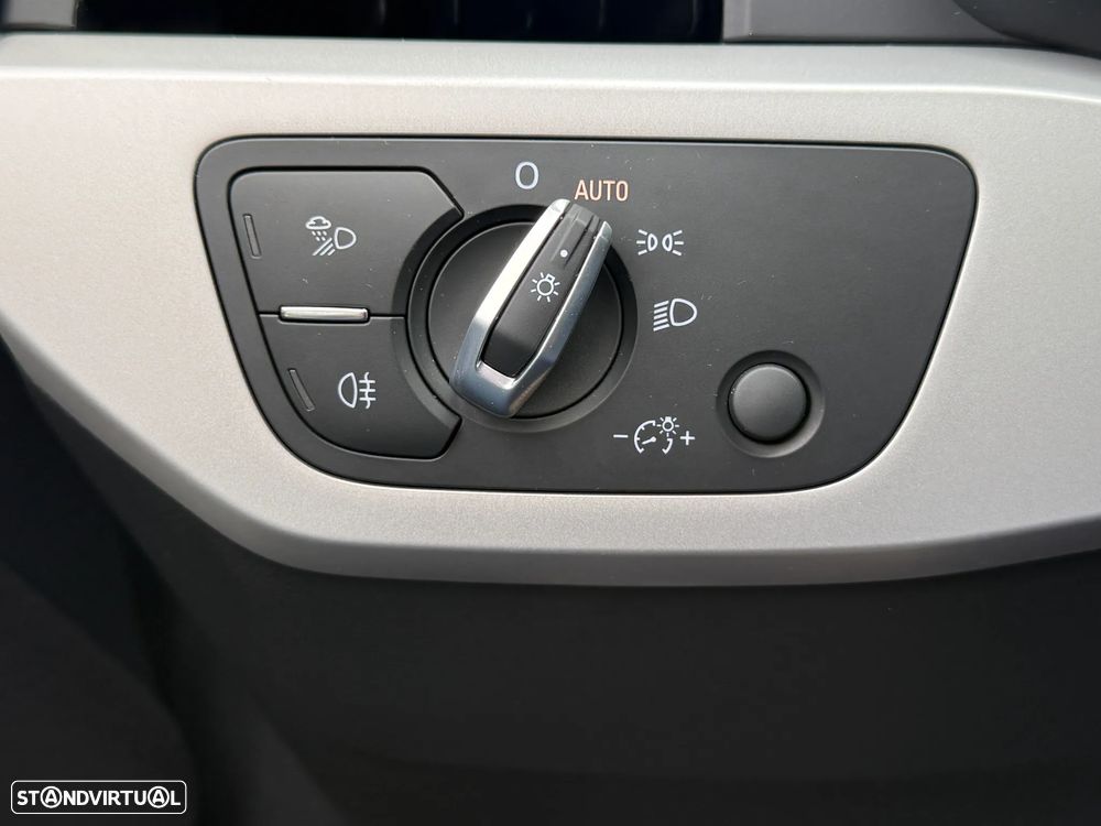 Audi A4 30 TDI S line S tronic - 28