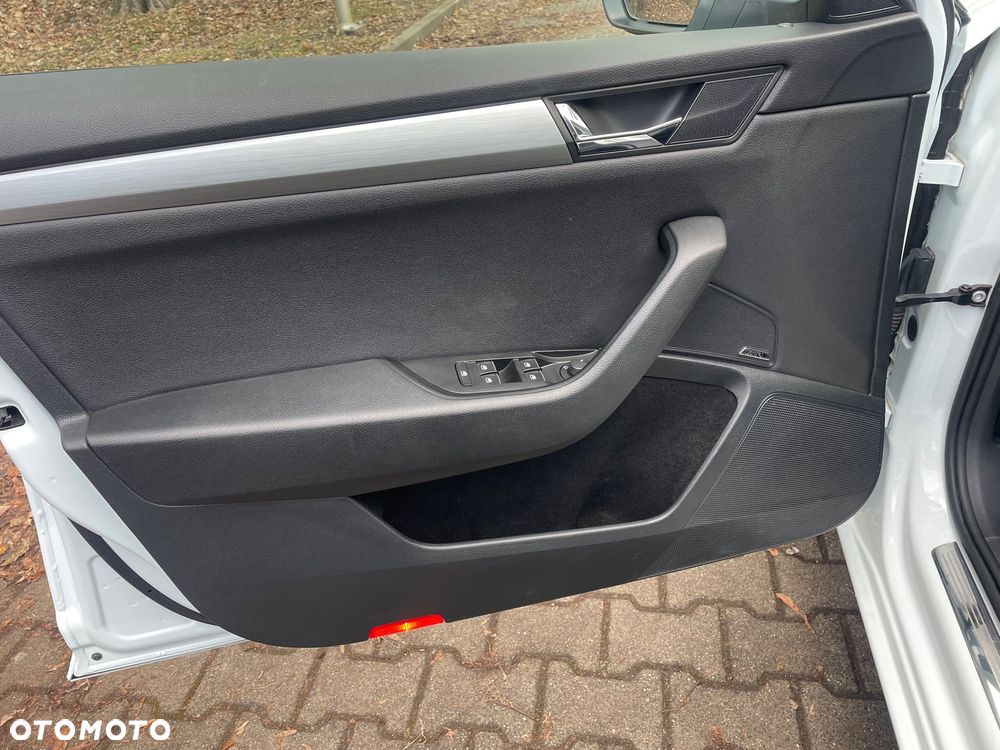 Skoda Superb 2.0 TDI Style DSG - 9