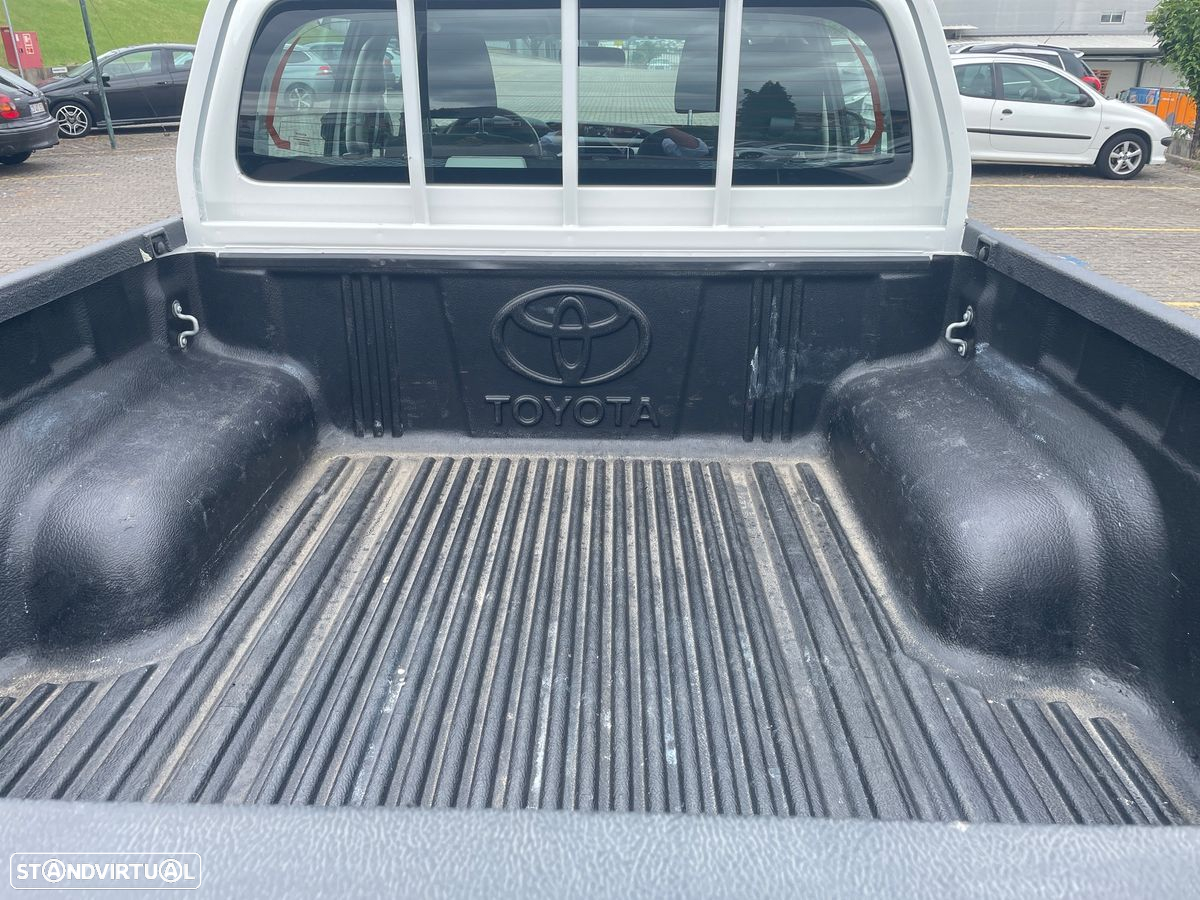 Toyota Hilux 2.4 D-4D 4WD CD CM - 10