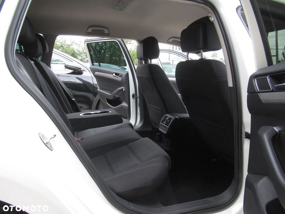 Volkswagen Passat 1.5 TSI EVO Business - 8