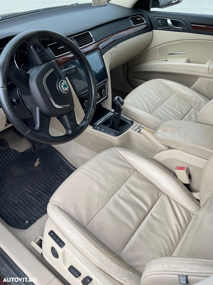 Skoda Superb 2.0 TDI 4X4 Elegance - 13