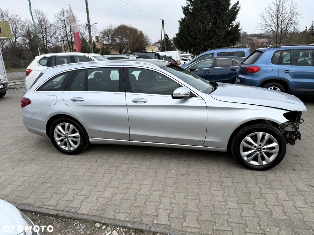 Mercedes-Benz Klasa C 220 d 4Matic 9G-TRONIC Avantgarde - 4