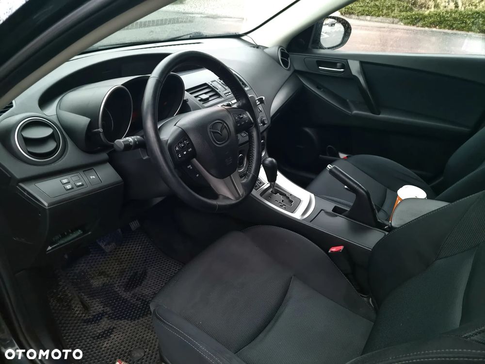 Mazda 3 2.0 Exclusive + - 8