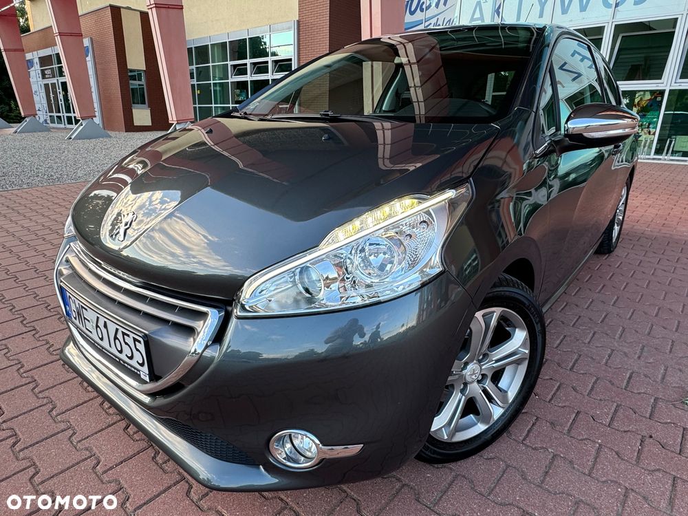 Peugeot 208 - 8