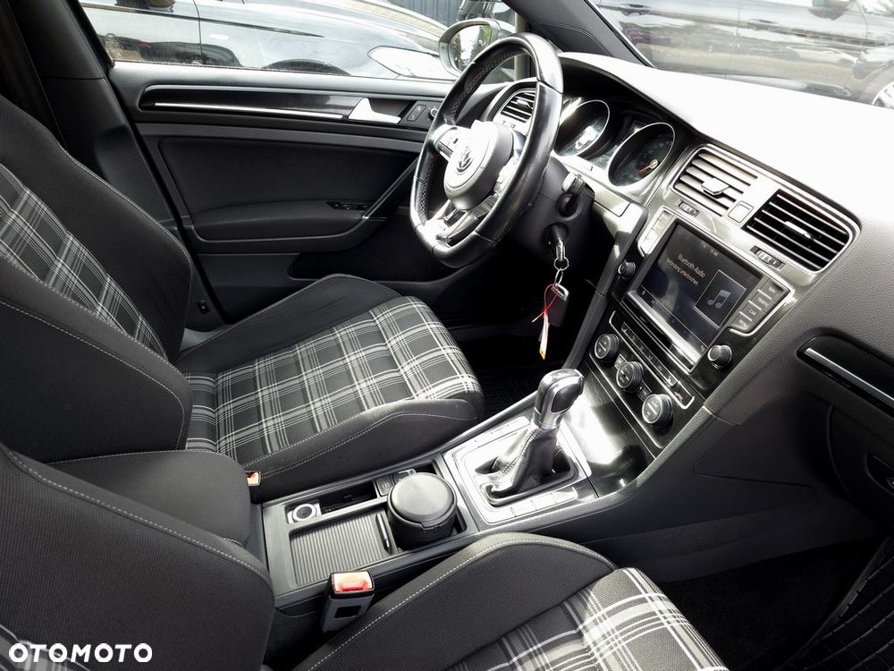 Volkswagen Golf - 14