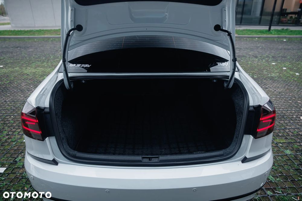 Volkswagen Passat - 36