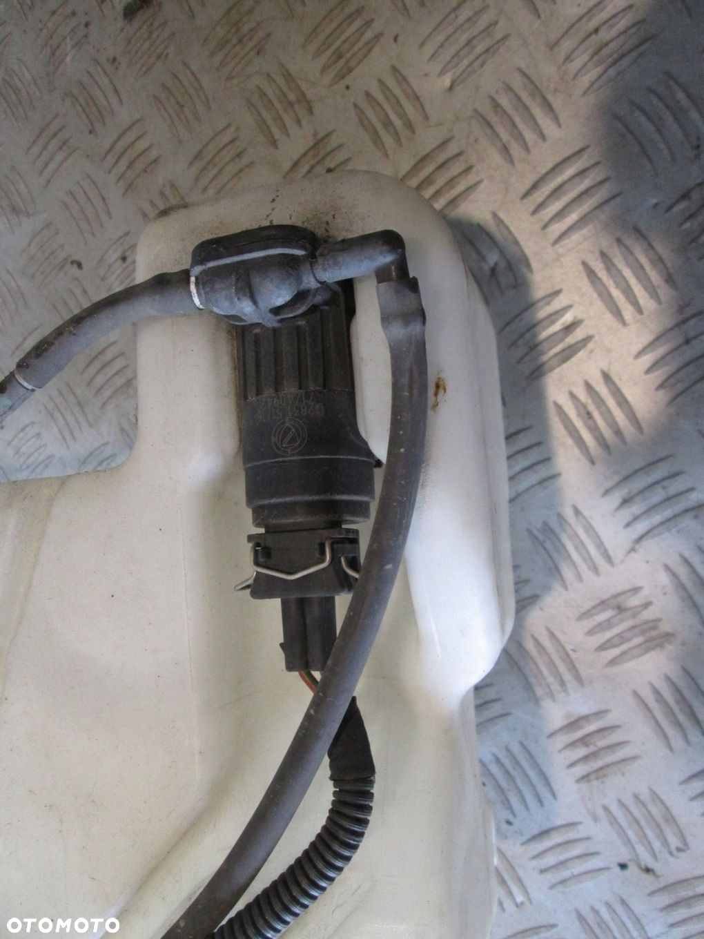ZBIORNIK PŁYNU SPRYSKIWACZY FIAT 500L 51883639 - 3