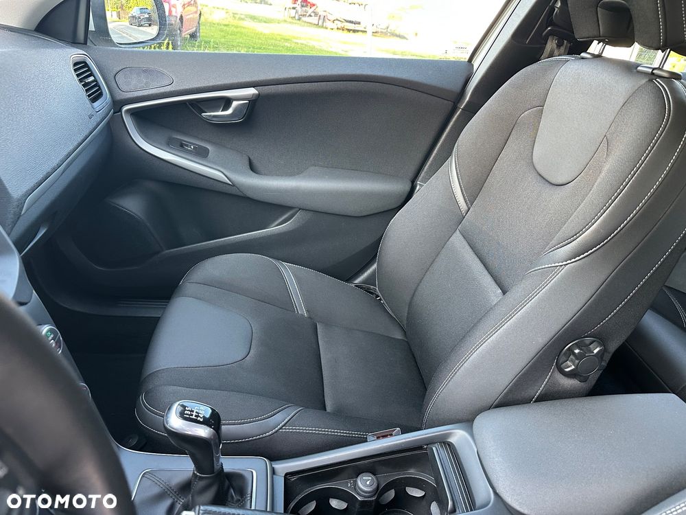 Volvo V40 - 18