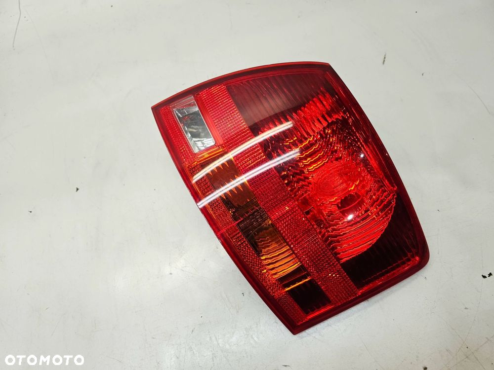 LAMPA PRAWY TYŁ W BŁOTNIK AUDI A4 B7 KOMBI AVANT 8E9945096E ORYGINAŁ - 7