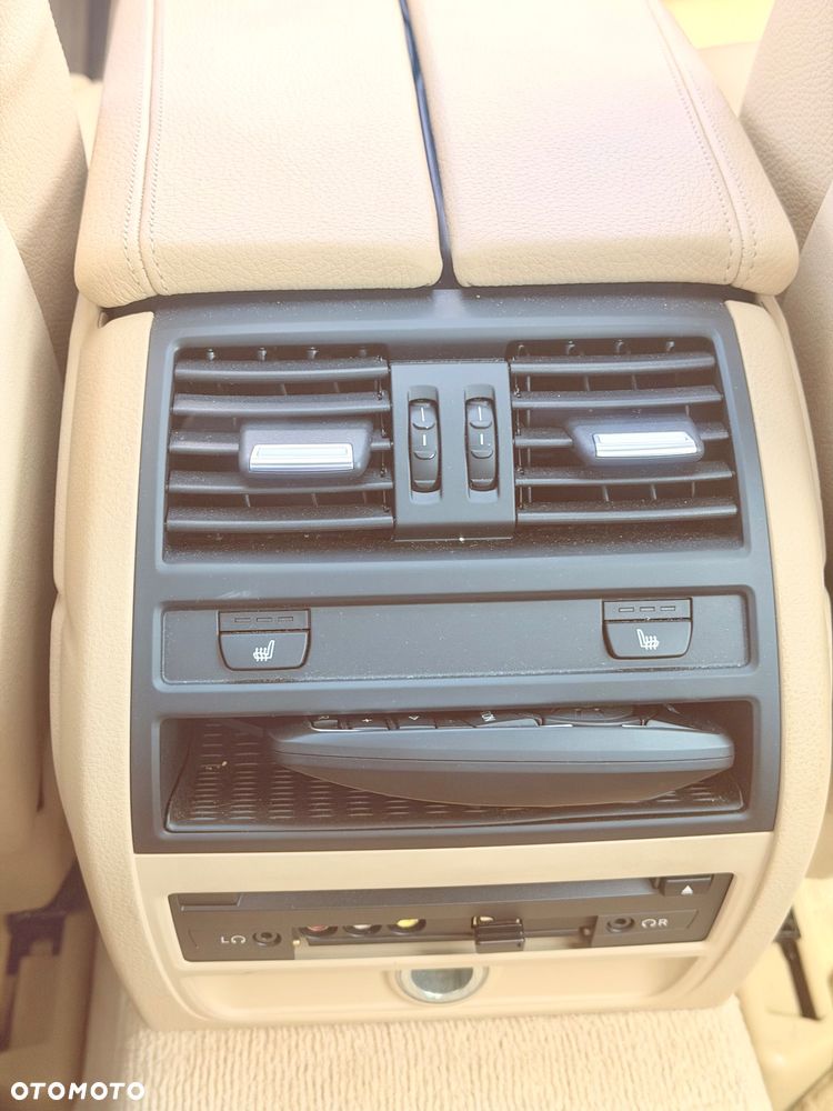 BMW Seria 5 525d - 31