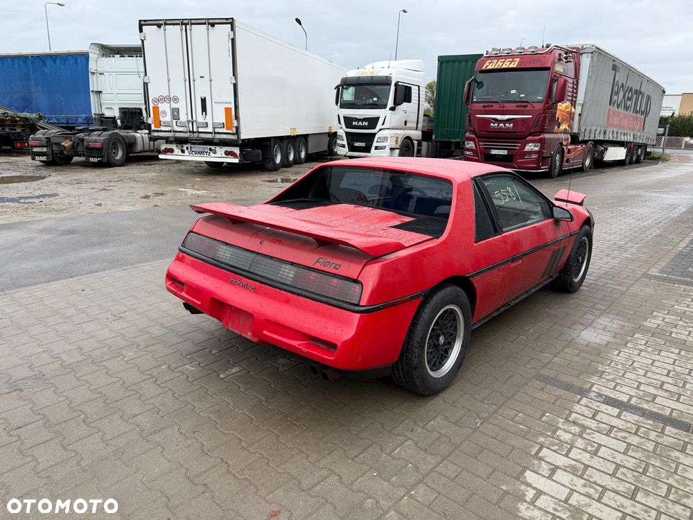 Pontiac Fiero - 3