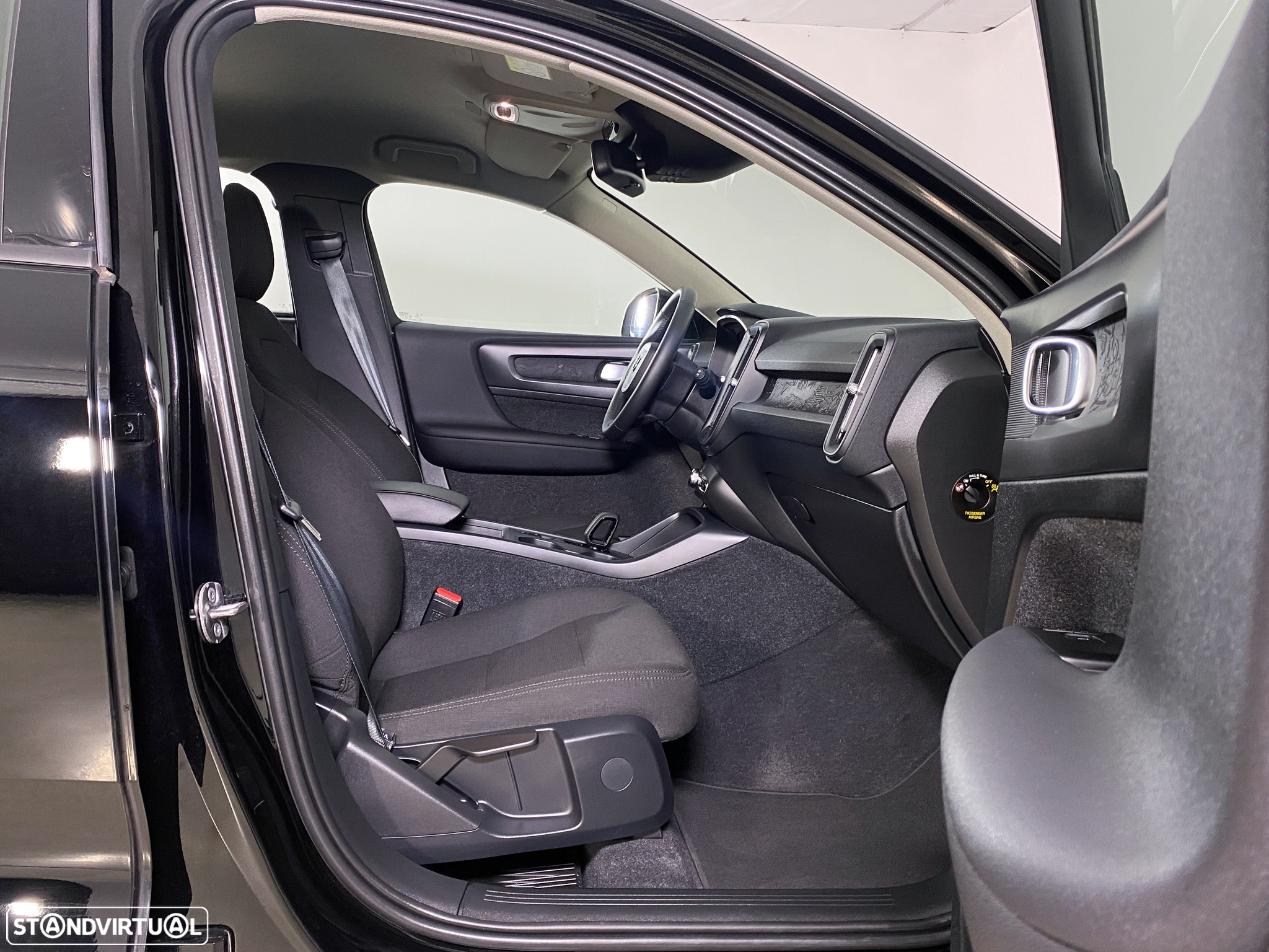 Volvo XC 40 1.5 T2 Momentum Core Geartronic - 17