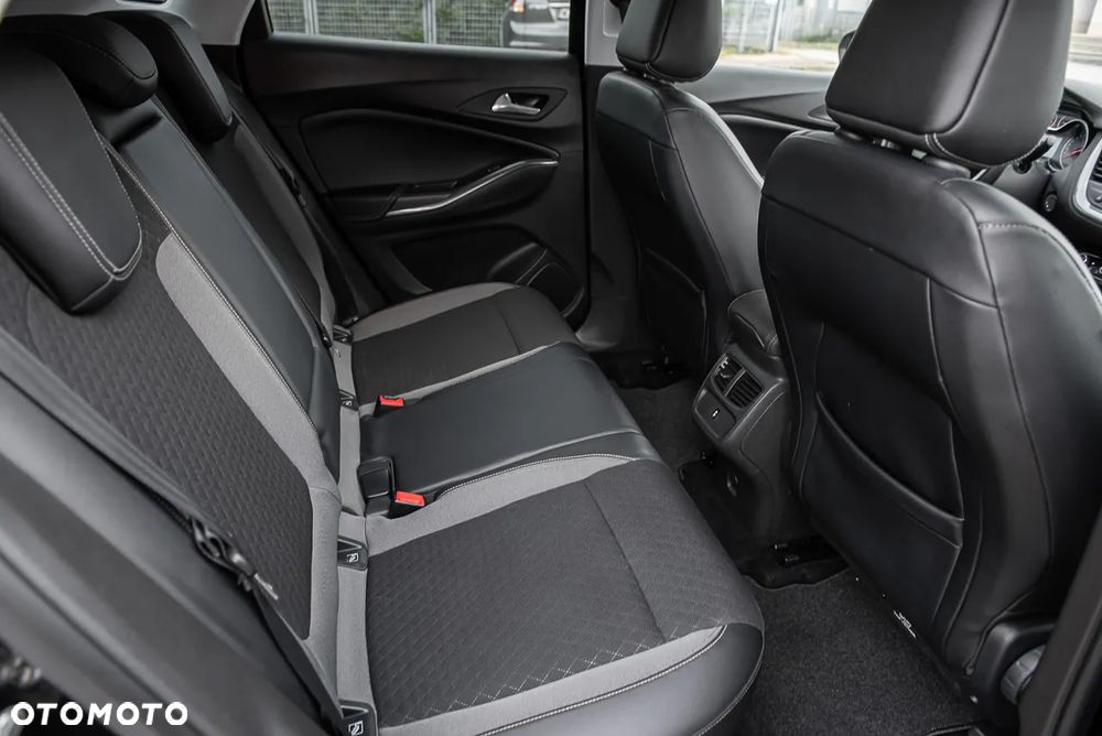 Opel Grandland X 1.2 Start/Stop Business Edition - 31