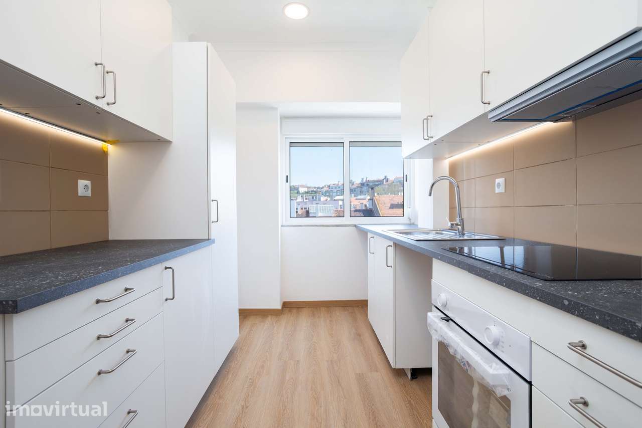 Moderno T2 Remodelado com Vista Desafogada na Calçada de Carriche - Grande imagem: 4/31