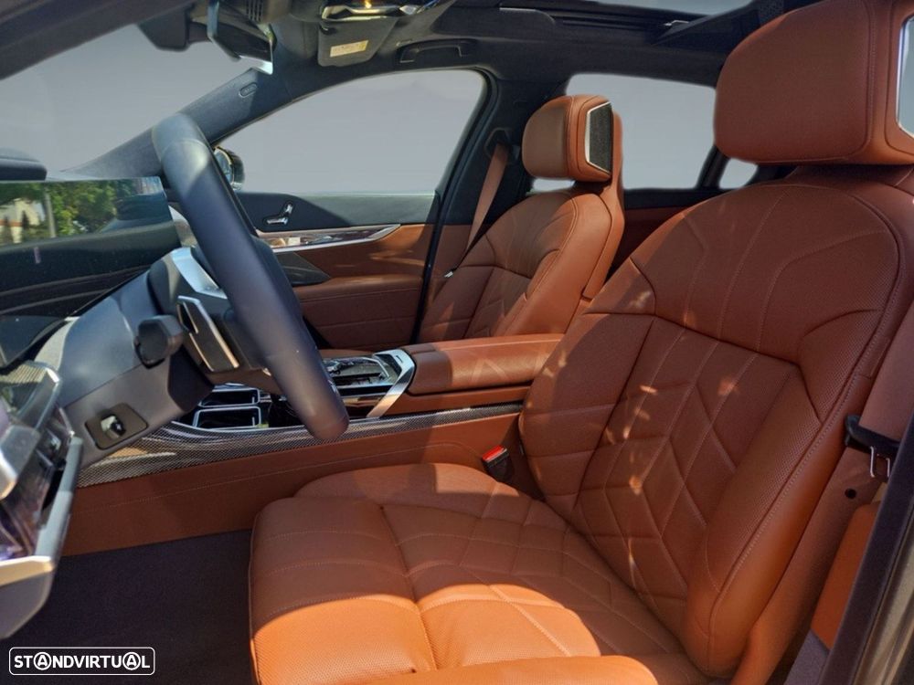 BMW i7 eDrive50 Pack Desportivo M - 11