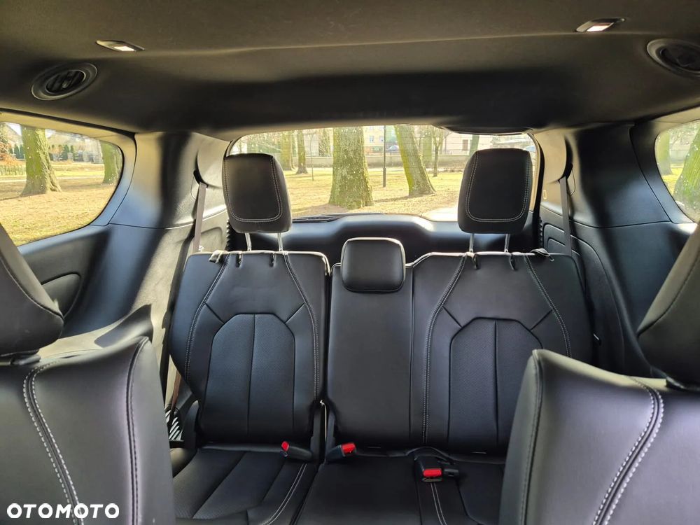 Chrysler Pacifica - 17