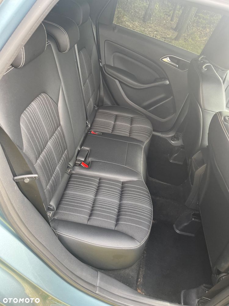 Mercedes-Benz Klasa B 180 Edition - 14