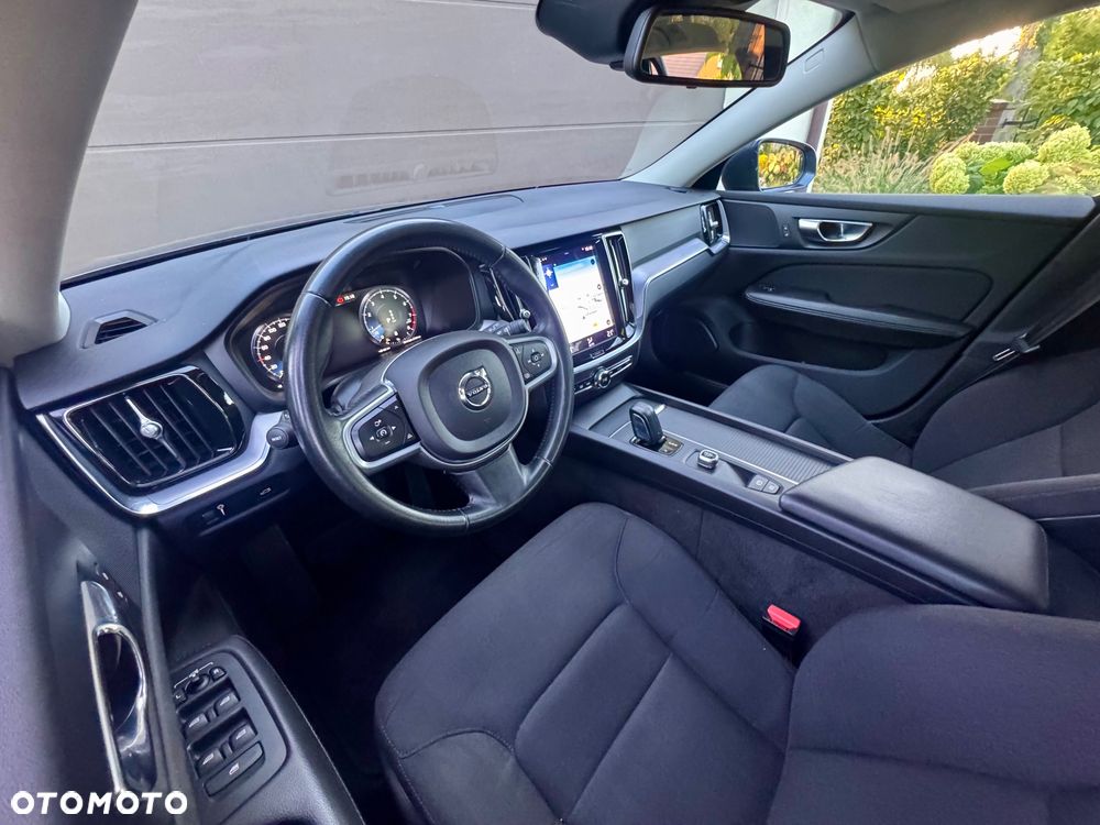 Volvo V60 B3 B DKG Momentum Pro - 28